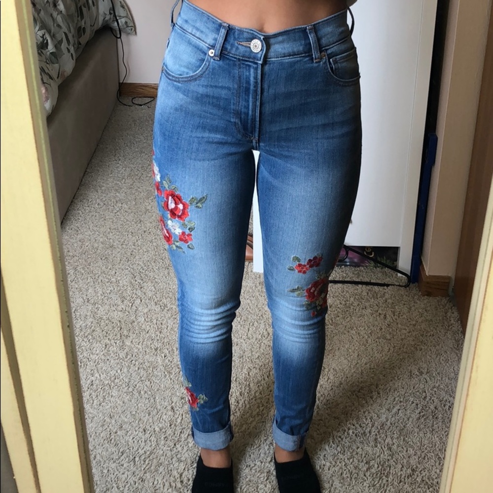 Jeans with flower details